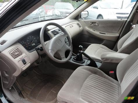 1998 Honda Accord LX Sedan interior Photo #49764382 | GTCarLot.com