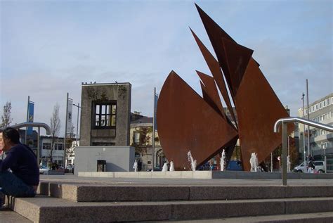 Galway - Eyre Square | Quincentennial Fountain and Browne Do… | lizsmith | Flickr