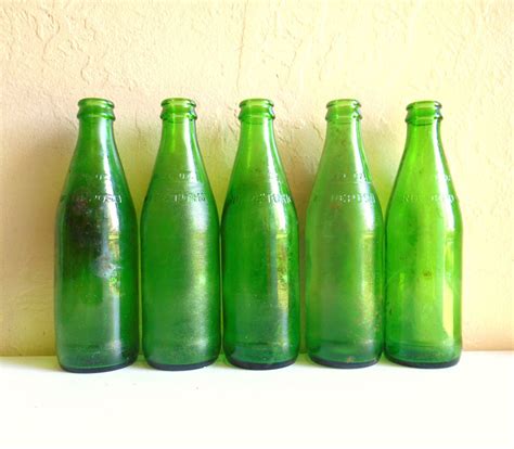 Collection of 8 Vintage Green Glass Soda Pop Bottles Bright | Etsy | 癒し, 緑, 生き物