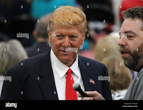 Donald trump impersonator hi-res stock photography and images - Alamy