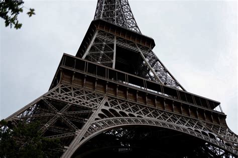 Bomb alert triggers evacuation at Eiffel Tower | The Financial Express