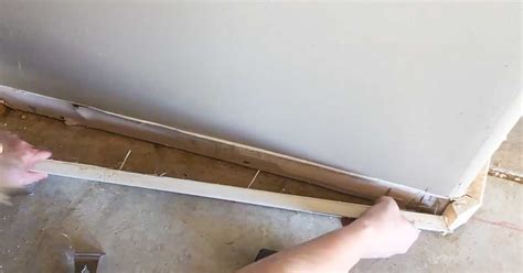 How To Remove Baseboards Without Damage • Queen Bee of Honey Dos