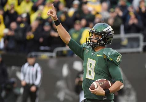 Oregon QB Marcus Mariota wins Heisman Trophy | The Columbian