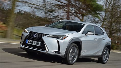 Lexus UX 250h review 2022 | DrivingElectric