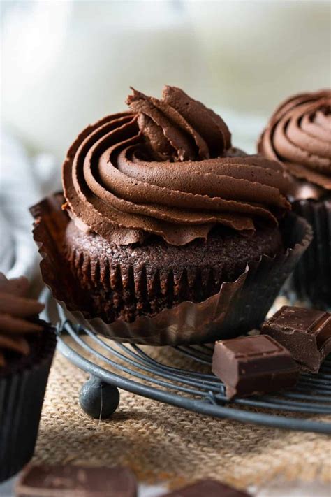 Healthy Chocolate Cupcakes - El Mundo Eats