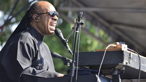 10 Best Stevie Wonder Songs of All Time - Singersroom.com