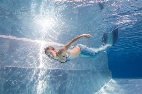 Woman Swimming Ocean Underwater - Image to u