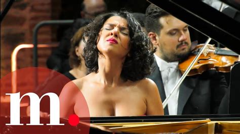 Zubin Mehta with Khatia Buniatishvili - Schumann: Piano Concerto in A ...