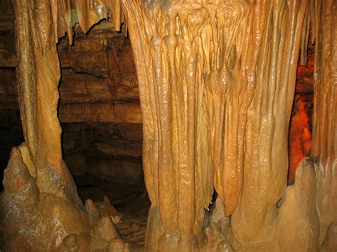 File:Marengo Cave formations.JPG - Wikimedia Commons