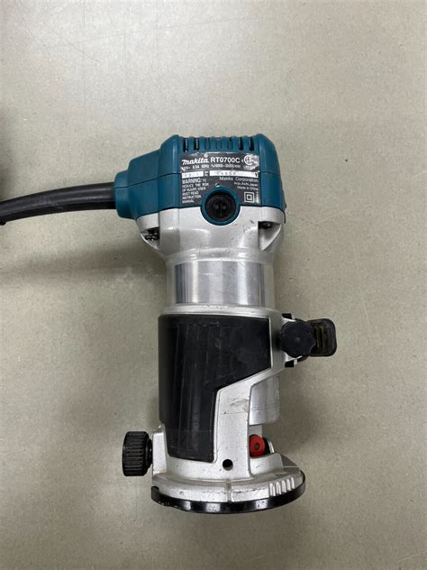 Makita RT0701C 1-1/4" Horsepower Compact Router 758353348903 | eBay