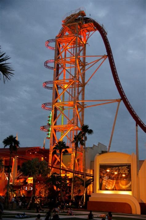 Video: Ride the Hollywood Rip Ride Rockit roller coaster at night - Attractions Magazine