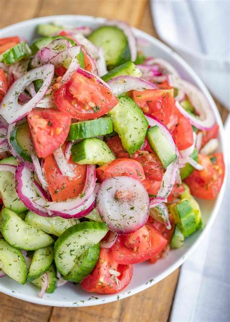 Cucumber Tomato Salad with a quick and easy dill vinaigrette in just 1 ...