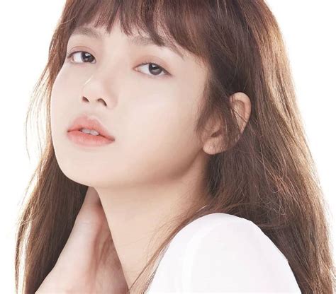 LALISA IN NATURAL MAKEUP SERIOUSLY MY BIGGEST CRUSH!!! LOOK. AT. HER ...