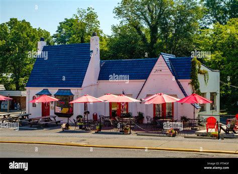 Pure Eats American Restaurant, 107 North Main Street, Lexington, Virginia Stock Photo - Alamy