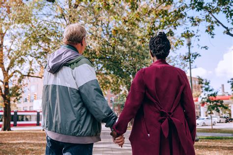 Free Older Couple Holding Hands Photo — High Res Pictures