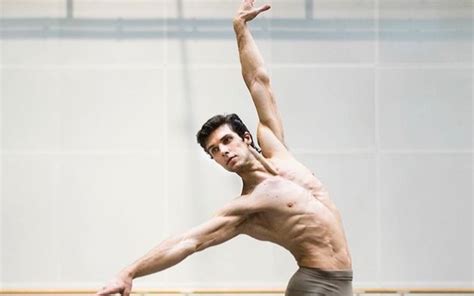 Roberto Bolle: chi è, età, carriera, fisico, altezza, teatro, figli, compagno, vita privata ...