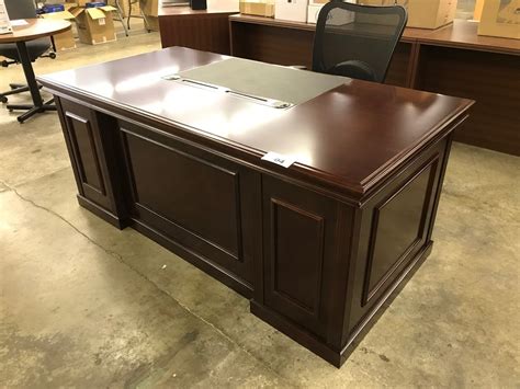 MAHOGANY 6' TRADITIONAL DOUBLE PEDESTAL EXECUTIVE DESK - Able Auctions