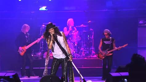 Entire AEROSMITH's 'Peace Out' Tour Postponed Due To STEVEN TYLER's Vocal Cord Injury