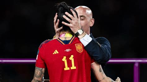 Video Spain soccer official refuses to quit over kiss - ABC News