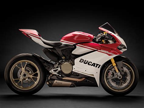 Ducati julkisti räväkän juhlamallin 1290 Panigale "S Anniversarion" 90-vuotisen taipaleensa ...