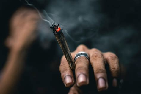 Cannabis-Legalisierung: Bundesregierung vernachlässigt Geldwäscherisiko - correctiv.org