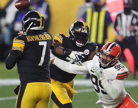 LOOK: Cleveland Browns' Myles Garrett wears intimidating Halloween costume before Steelers game