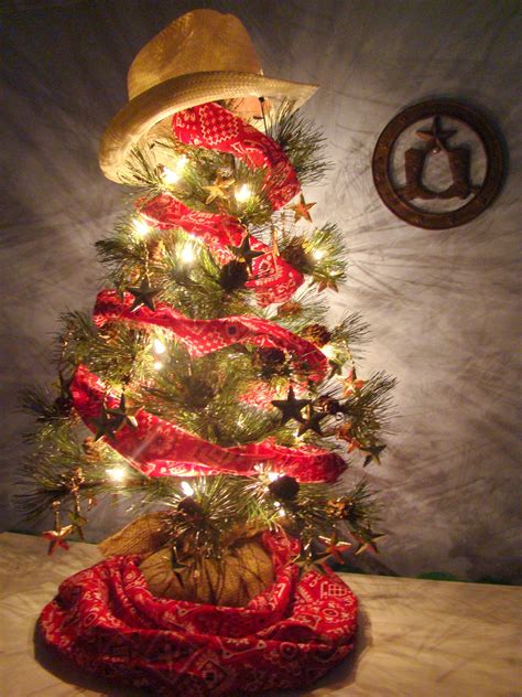 Cowboy Christmas Tree * Use gold stars, red bandana material and a ...