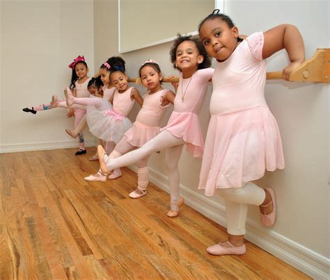 1 month online ballet classes in person or online /1 mes de clases de ballet presencial o en ...