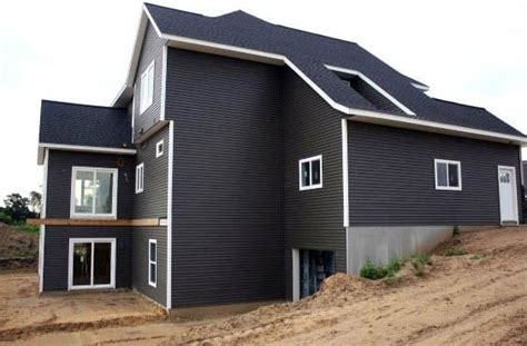 black vinyl siding house - isa-kinggg