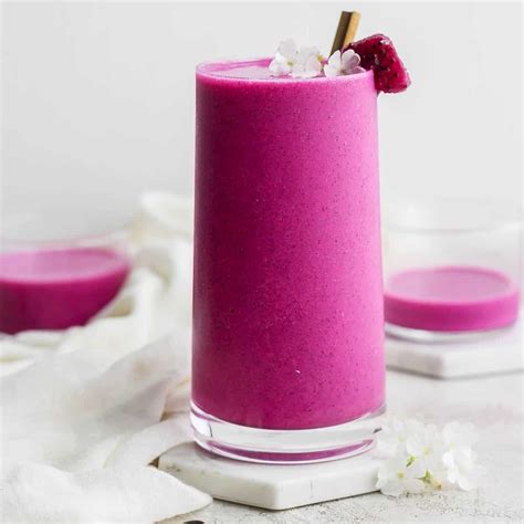 Dragonfruit Smoothie - The Wooden Skillet