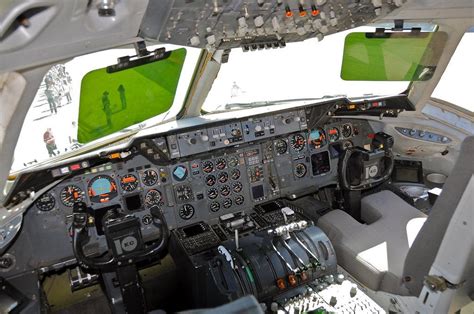 KC-10 Extender Cockpit. : r/aviation