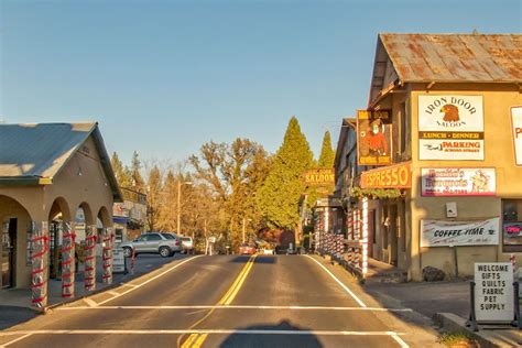 Yosemite Hotels in Groveland and Along Highway 120