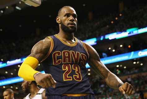 LeBron James Is Wrong When It Comes to Super Teams, Says Clyde Drexler ...