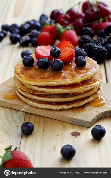 Pancake Berries Strawberry Stock Photo by ©denio109 213389340