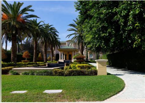 INDIAN CREEK ISLAND, FL-WHERE BILLIONAIRES IVANKA TRUMP LIVES