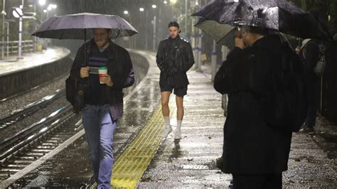 UK weather: Brits swamped by huge floods as torrential rain hits after ...