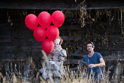 The Making of 'It' Explores Bill Skarsgård's Transformation into the Terrifying Clown Pennywise ...