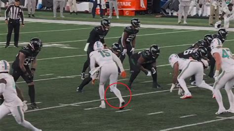 Dolphins' Jaelan Phillips suffers Achilles injury on non-contact play