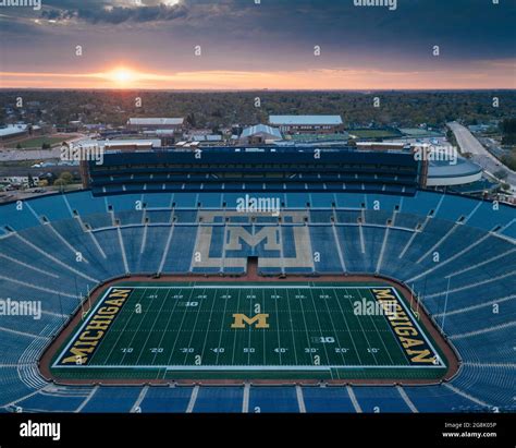 Michigan football stadium ann arbor hi-res stock photography and images ...