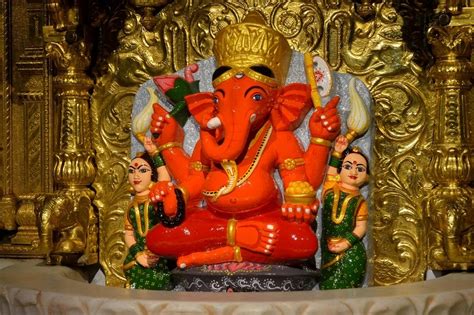 Shree Siddhivinayak Ganapati Temple, Mumbai - TemplePurohit.com