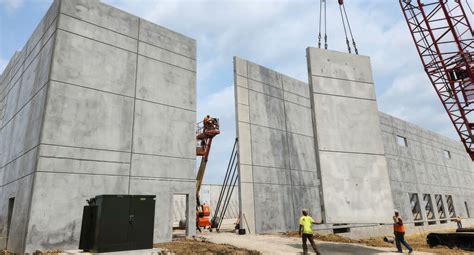 The Advantages of Precast Concrete Panels - Peak Construction