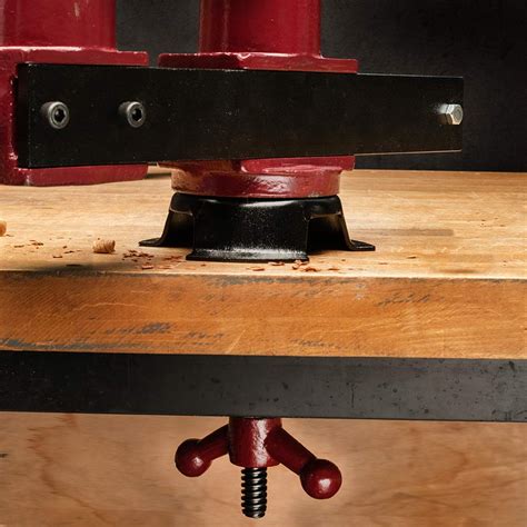 Exceptionally Flexible Workbench Vise