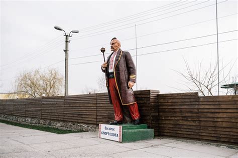 What Happened to Ukraine’s 5,500 Lenin Statues? - The New York Times