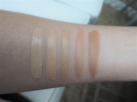 Clarins Pore Perfecting Matifying Foundation Review & Swatches