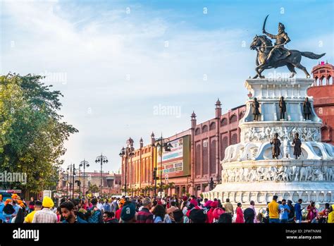 Maharaja Ranjit Singh Statue Stock Photo - Alamy