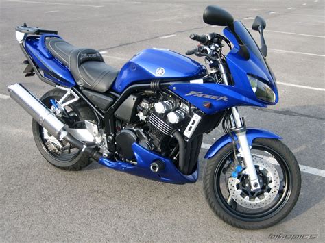 2002 Yamaha FZS 600 Fazer - Moto.ZombDrive.COM