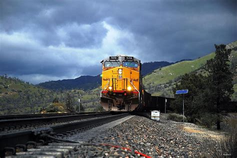 Tehachapi Loop- 23 Photograph by Thomas Medaris - Fine Art America