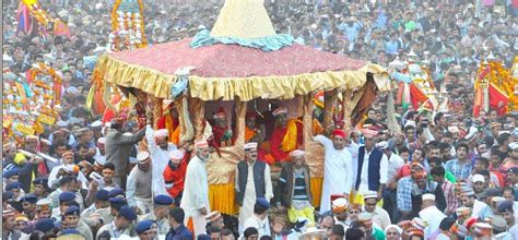 कुल्लू दशहरे का आगाज, हिंदू-मुस्लिमों ने खींचा भगवान रघुनाथ का रथ - Inauguration Of Kullu ...