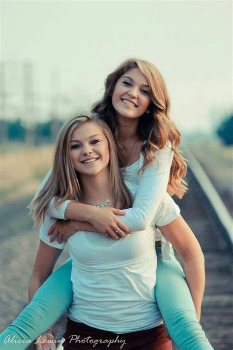 Pin by Yessenia Zuart Velázquez on Bestfriend Picture Ideas ️ | Friend photoshoot, Best friends ...