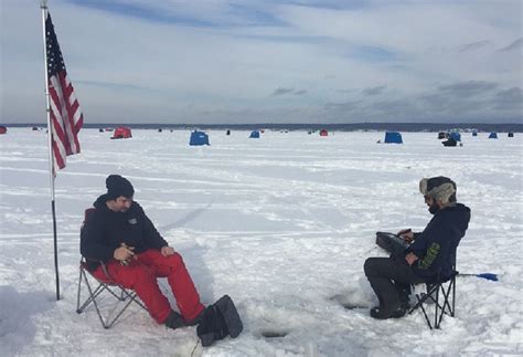 Ice anglers on Oneida Lake: 75 shanties spotted off Sylvan Beach (video) - newyorkupstate.com